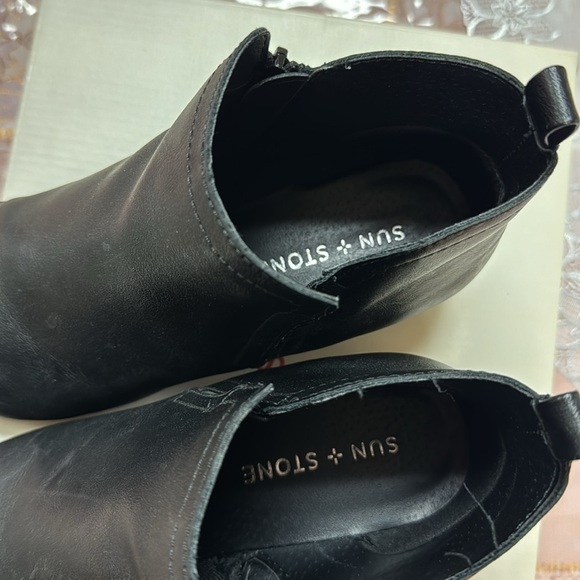 Women's Cadee Ankle Booties - Picture 5 of 7